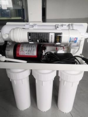 Purificateur d'eau à membrane RO à 5 étages blanc et réservoir de 3,2 g pour la filtration de l'eau domestique