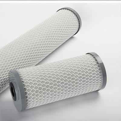 Cartouche de filtre à charbon actif pour purificateur d'eau de maison universel destinée à l'élimination des écailles