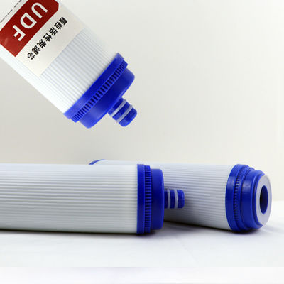 Filtre à eau alcaline de 10 pouces pour la purification de l'eau des ménages et la production d'eau douce